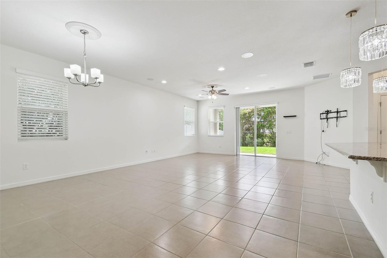 Image 11 of 59 For 12072 Lake Boulevard