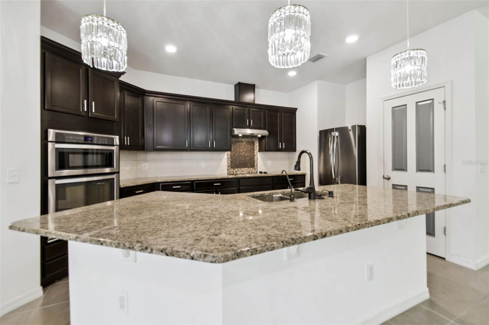 Image 15 of 59 For 12072 Lake Boulevard