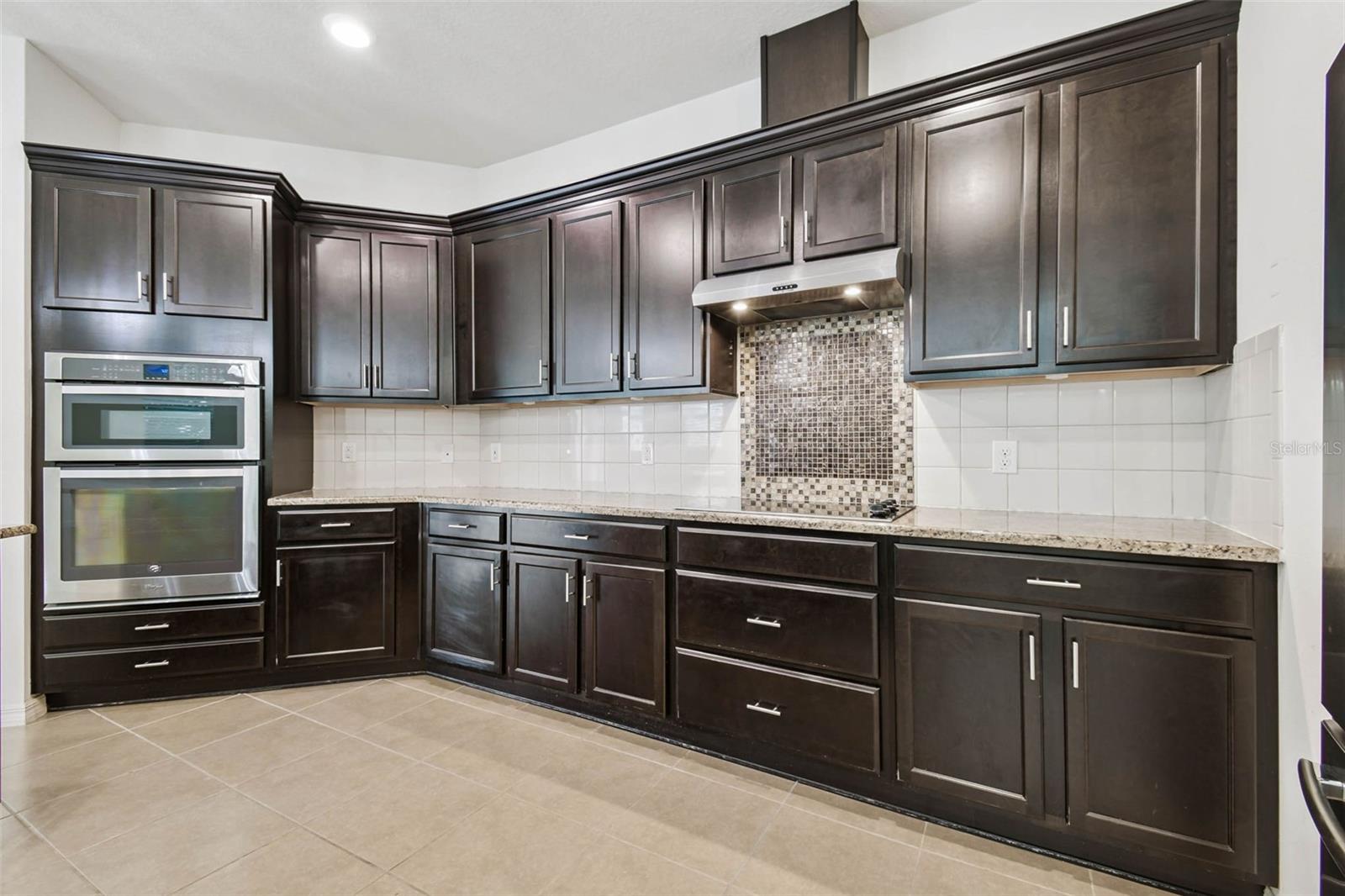 Image 17 of 59 For 12072 Lake Boulevard