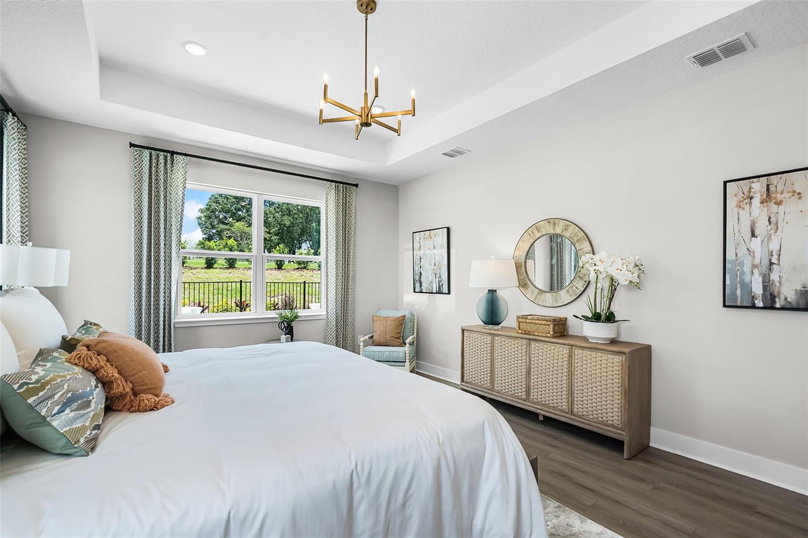 Image 11 of 25 For 679 Emerald Grove Drive