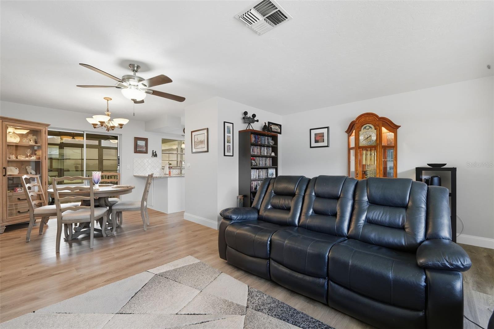 Listing photo id 10 for 146 Seymeria Drive