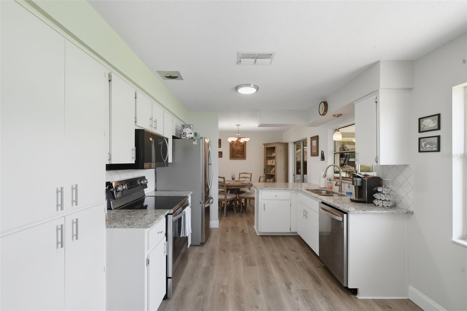 Listing photo id 12 for 146 Seymeria Drive
