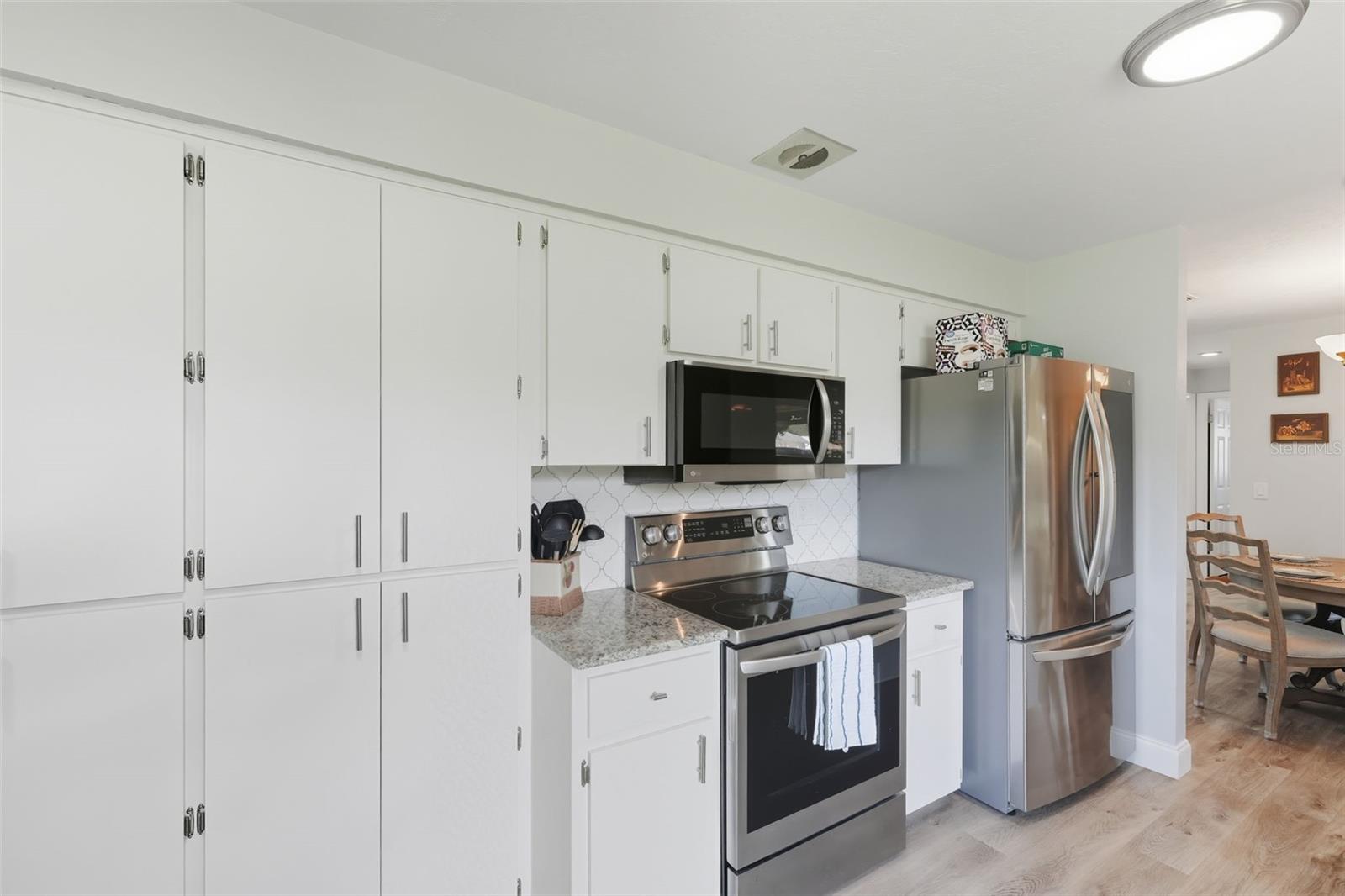 Listing photo id 14 for 146 Seymeria Drive
