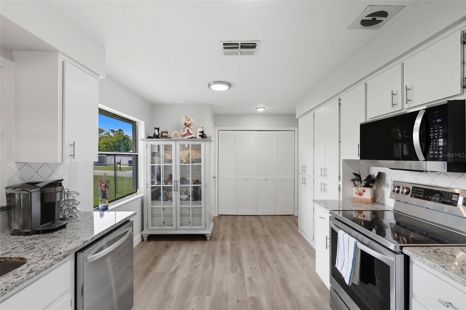 Listing photo id 16 for 146 Seymeria Drive
