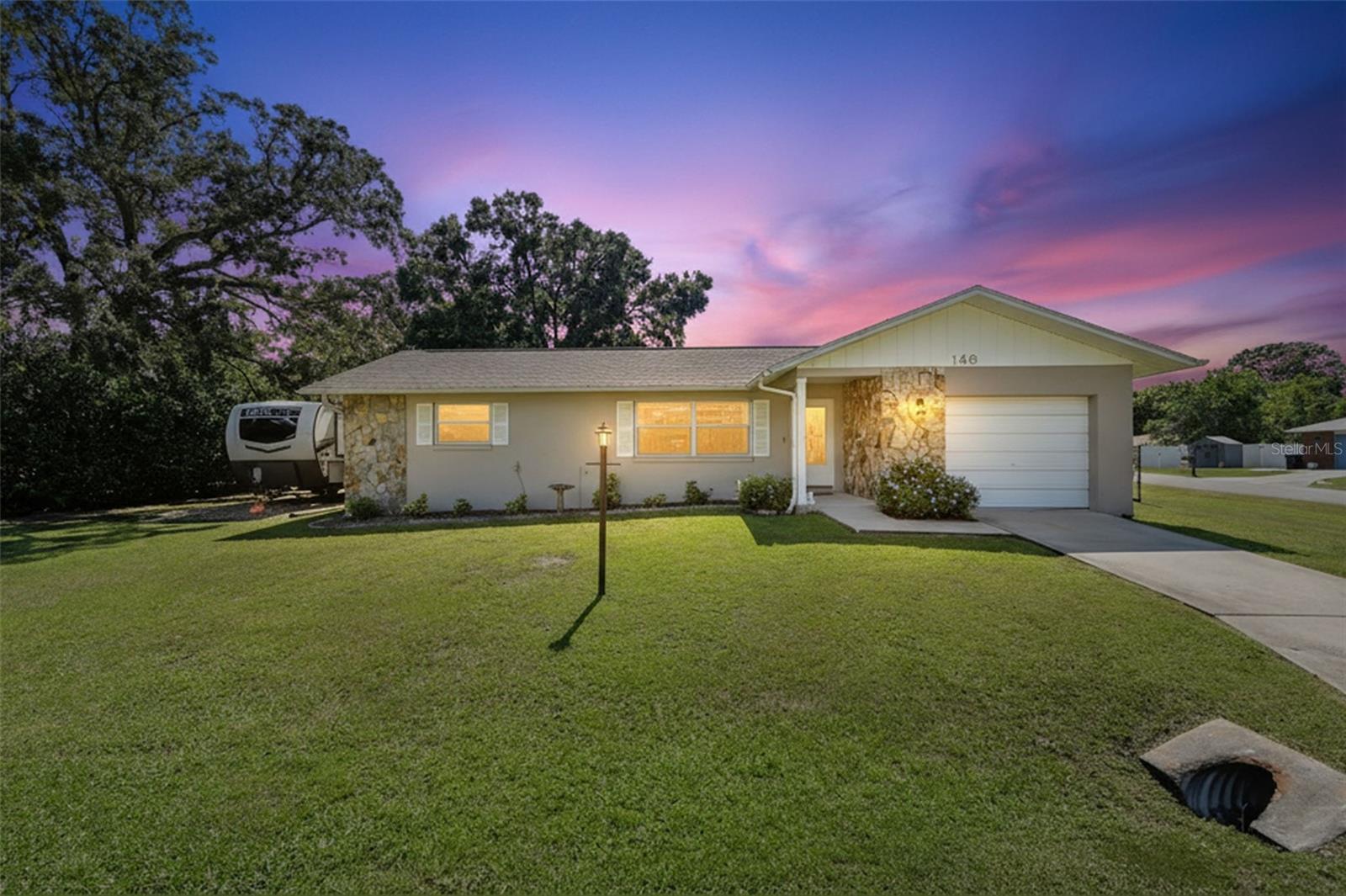 Listing photo id 0 for 146 Seymeria Drive