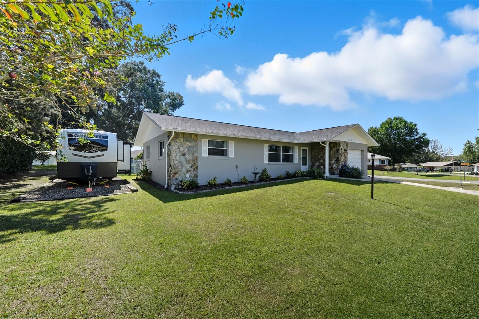 Listing photo id 1 for 146 Seymeria Drive