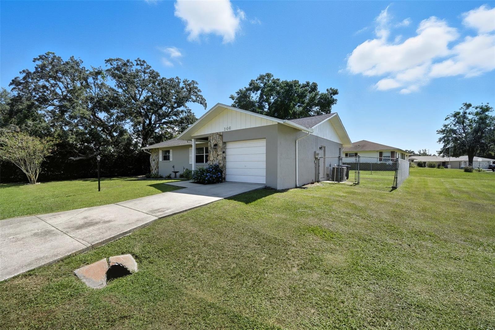 Listing photo id 2 for 146 Seymeria Drive