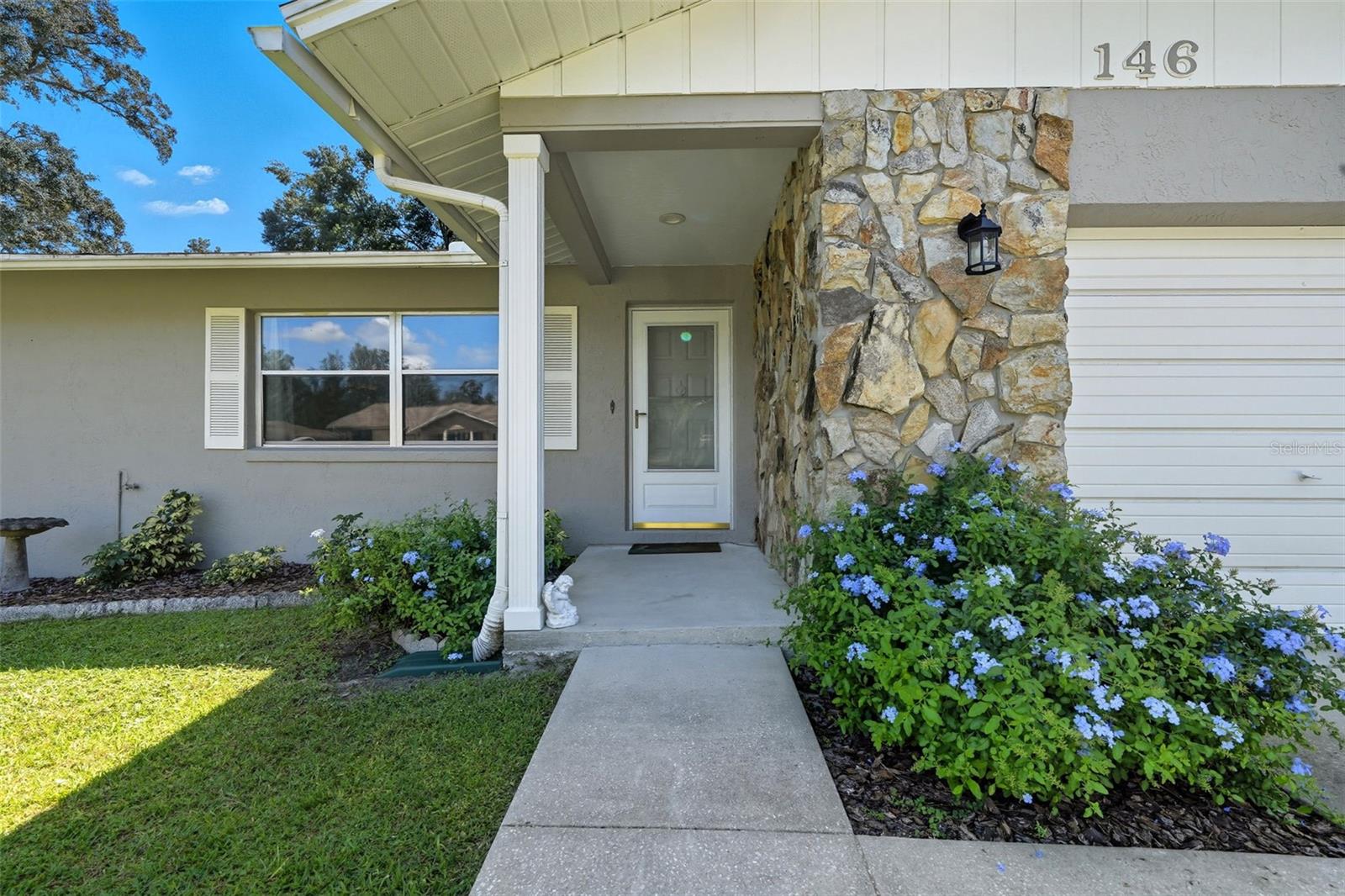 Listing photo id 4 for 146 Seymeria Drive