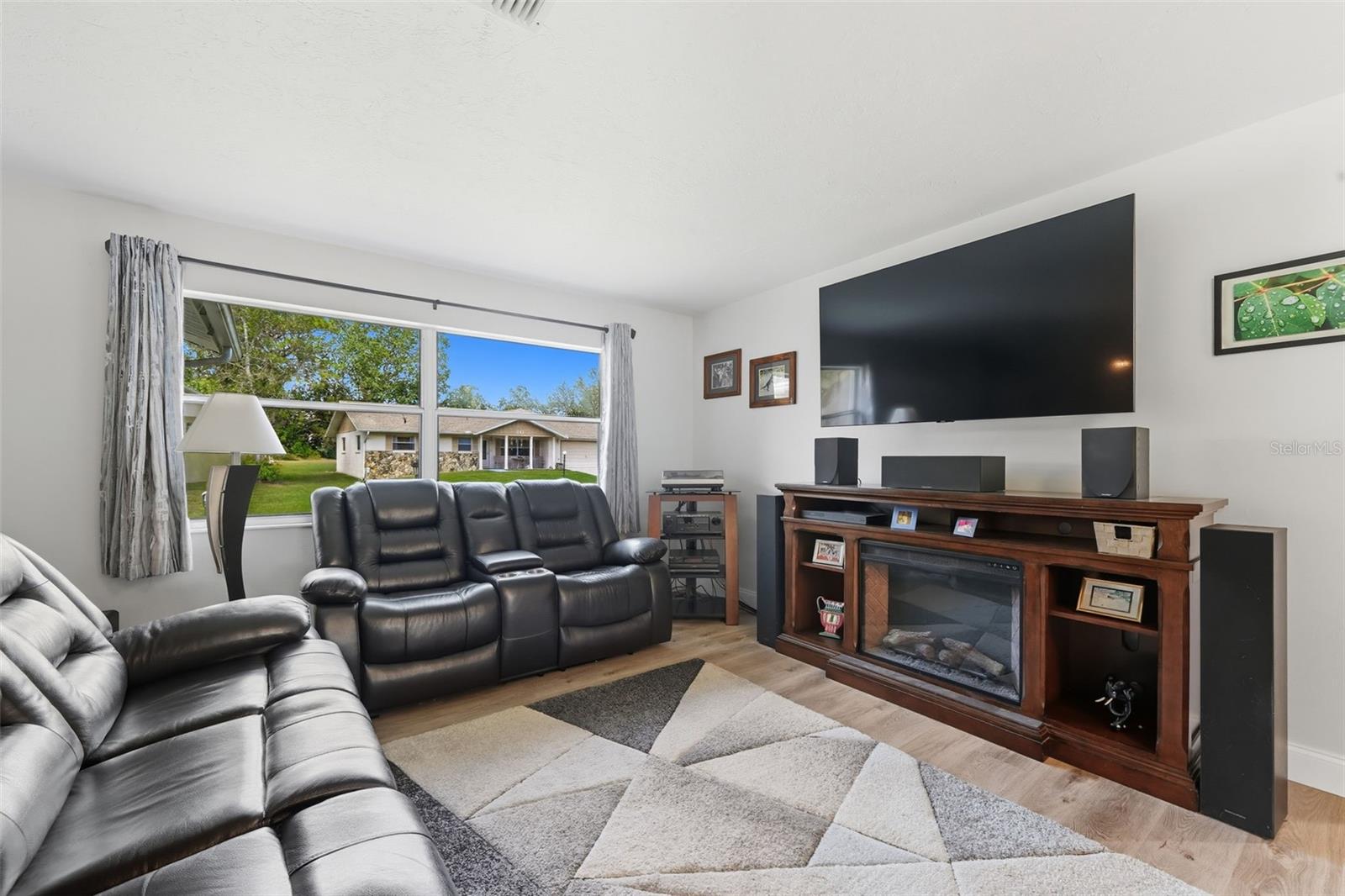 Listing photo id 6 for 146 Seymeria Drive