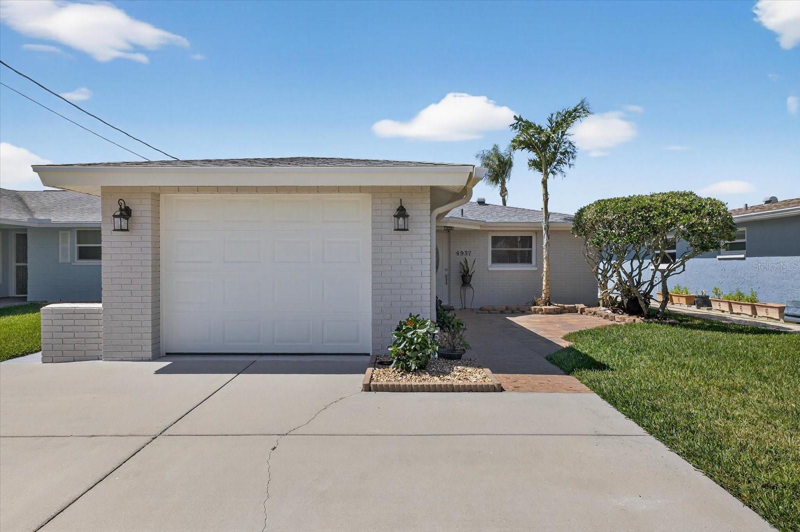 Image 4 of 71 For 4937 Blue Heron Drive