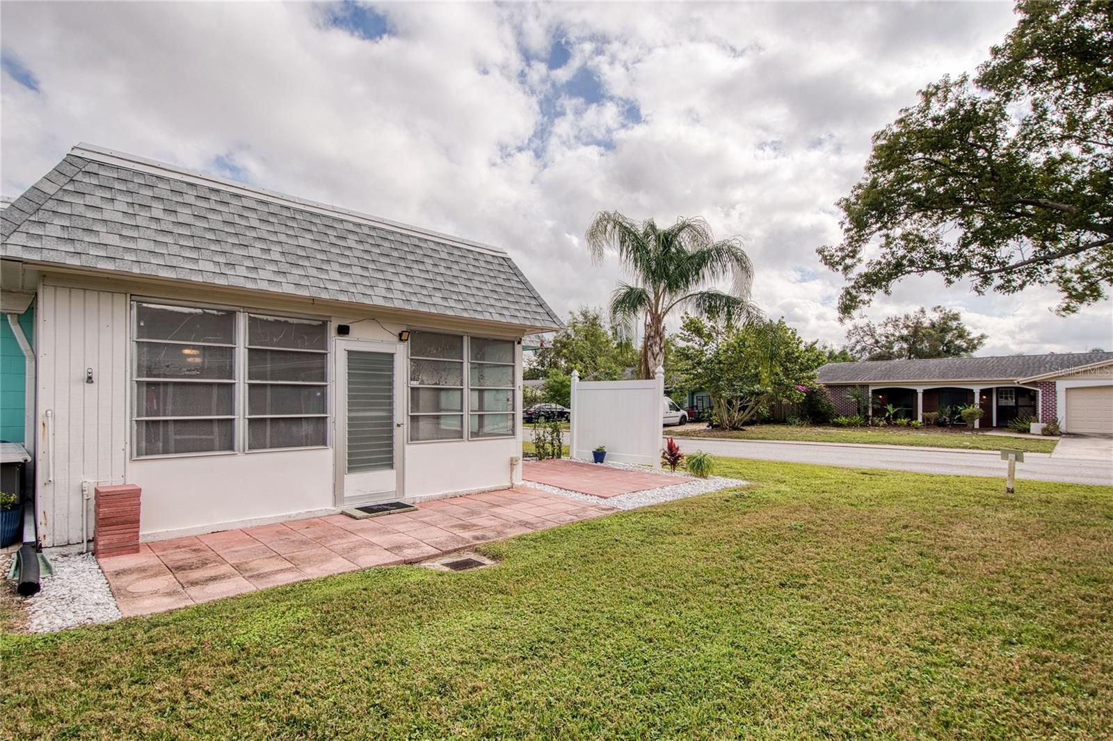 Listing photo id 27 for 4209 Prince Place 4209