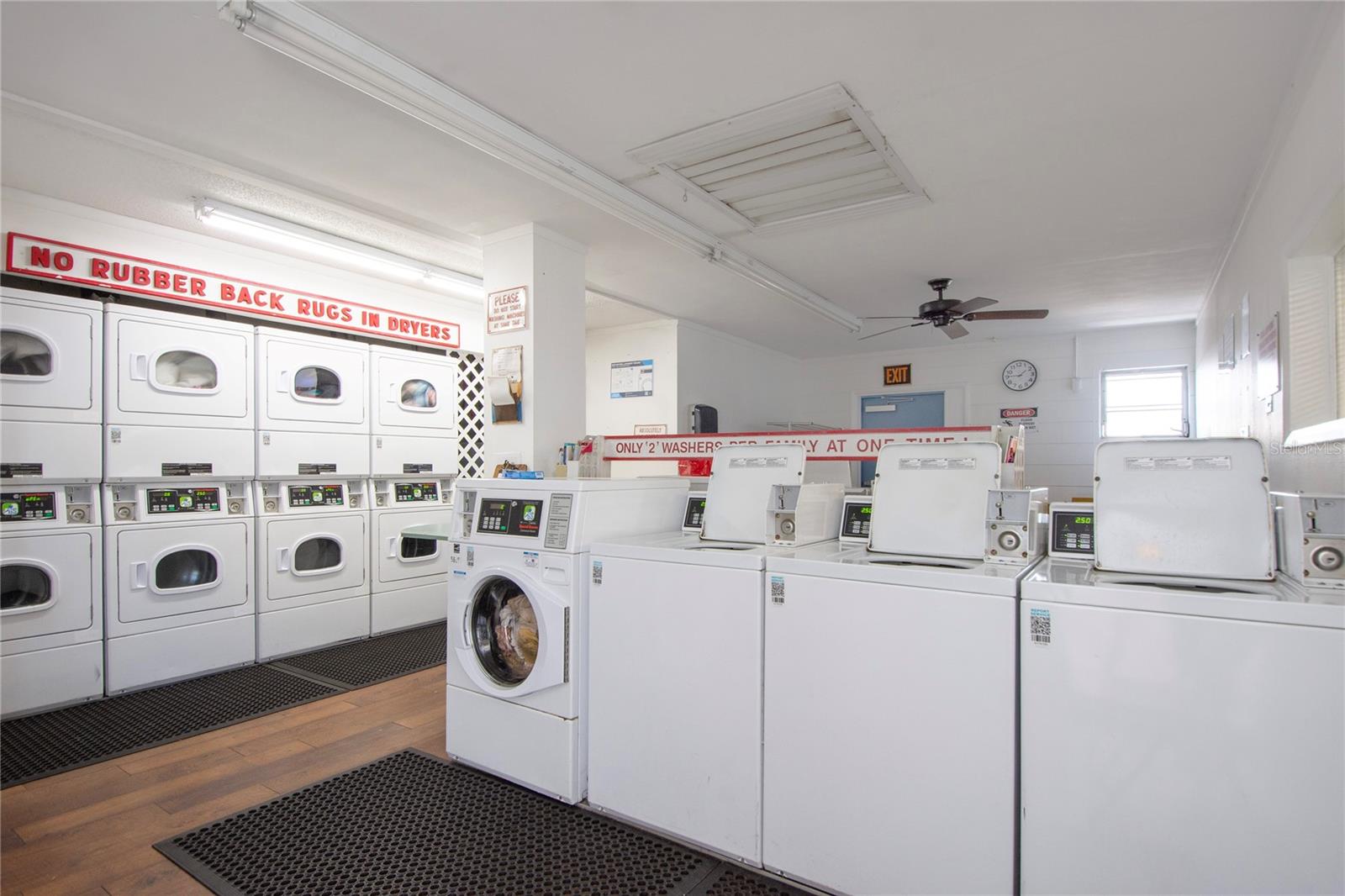 Listing photo id 30 for 4209 Prince Place 4209