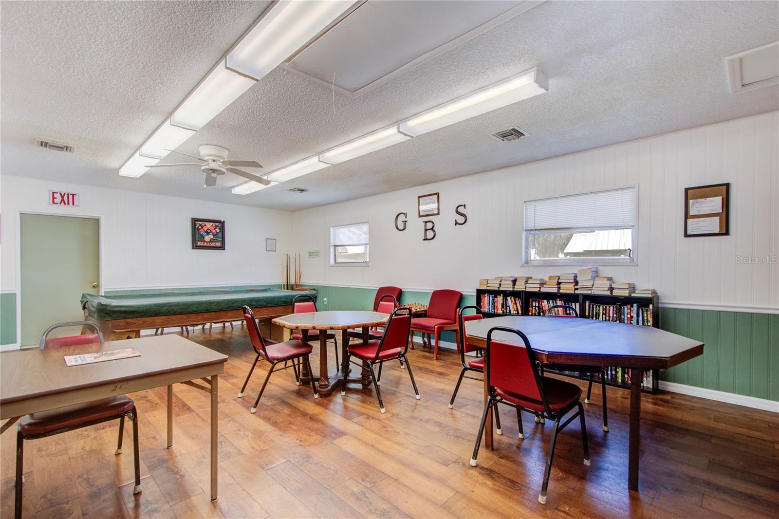 Listing photo id 35 for 4209 Prince Place 4209