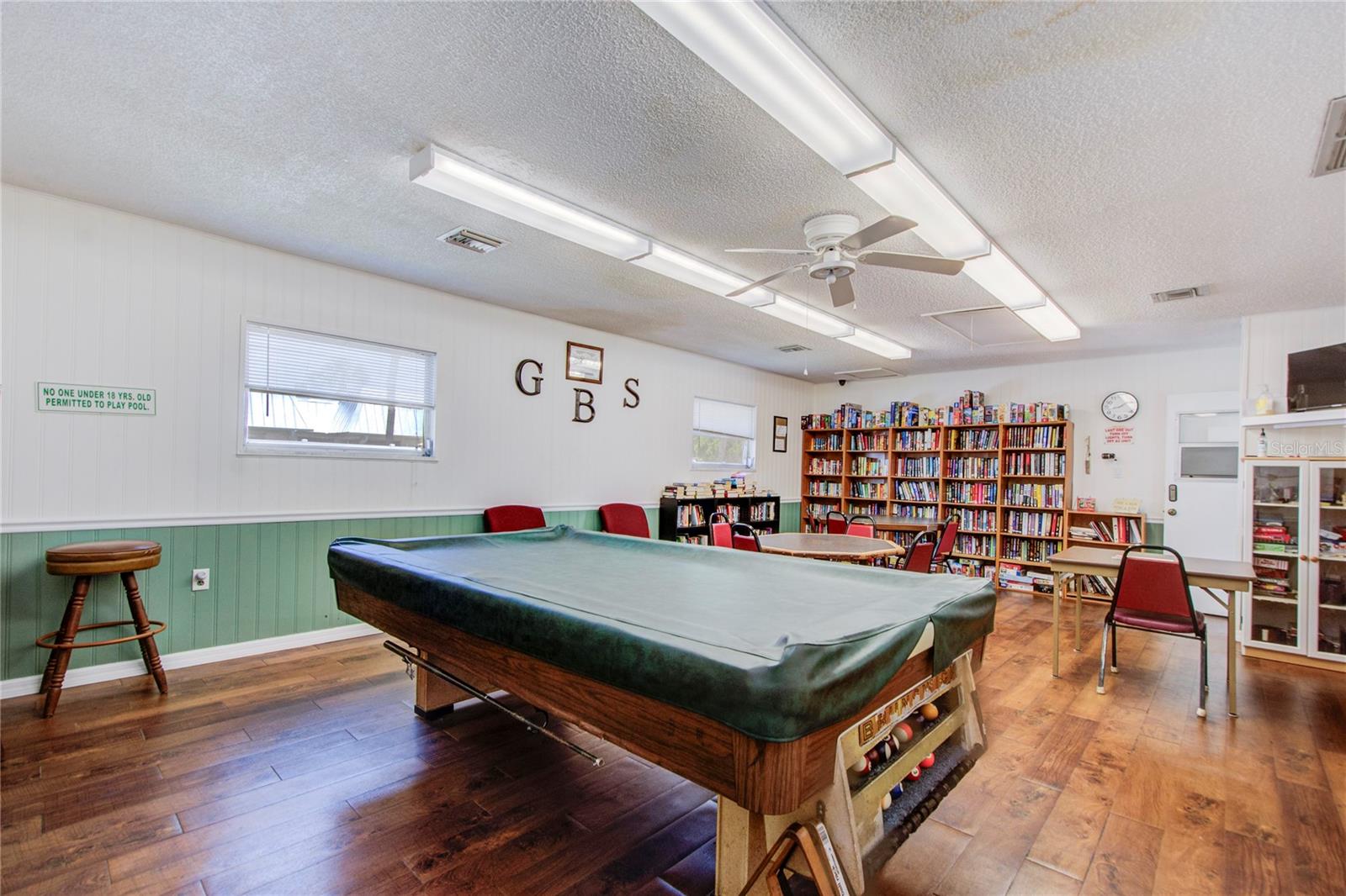 Listing photo id 36 for 4209 Prince Place 4209