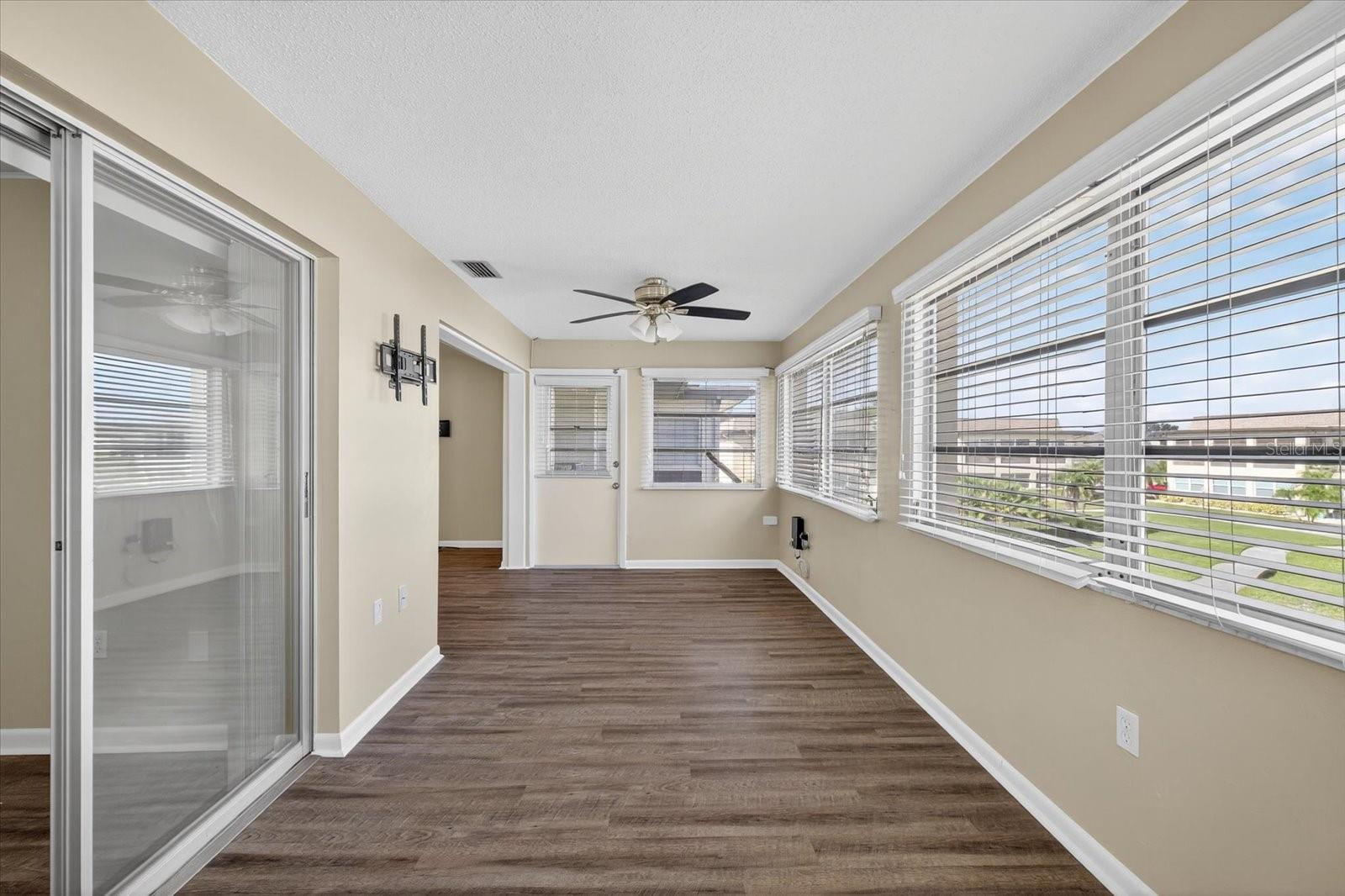 Image 10 of 55 For 5242 Opal Lane 208