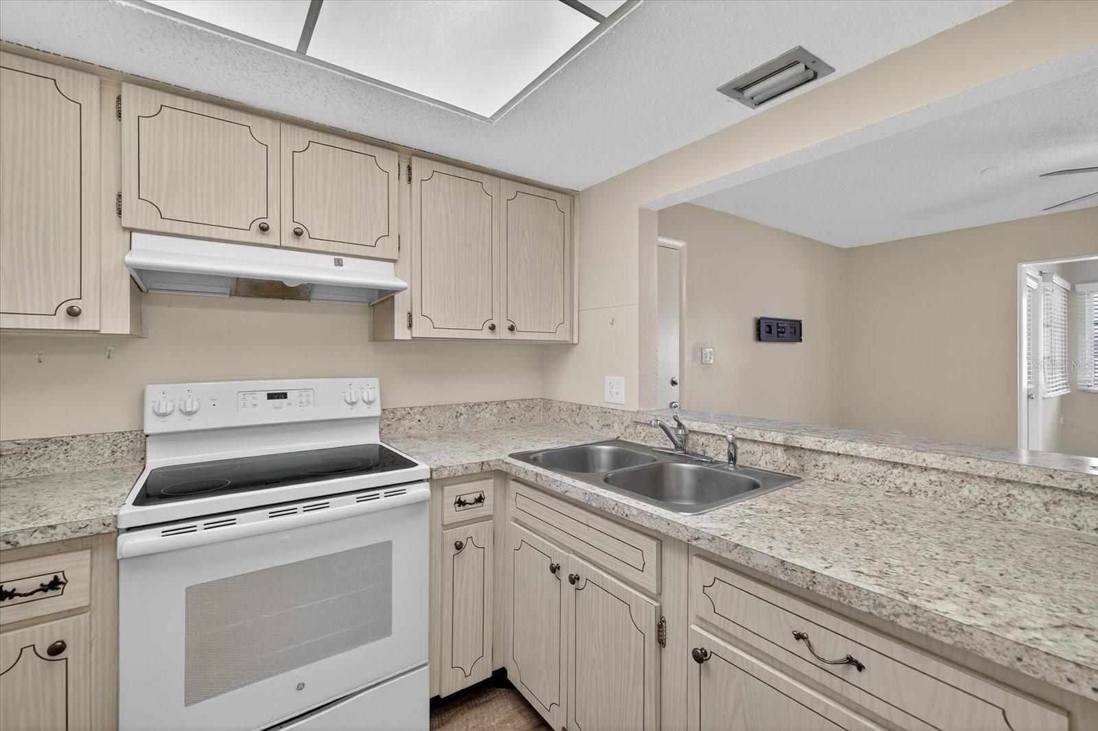 Image 12 of 55 For 5242 Opal Lane 208