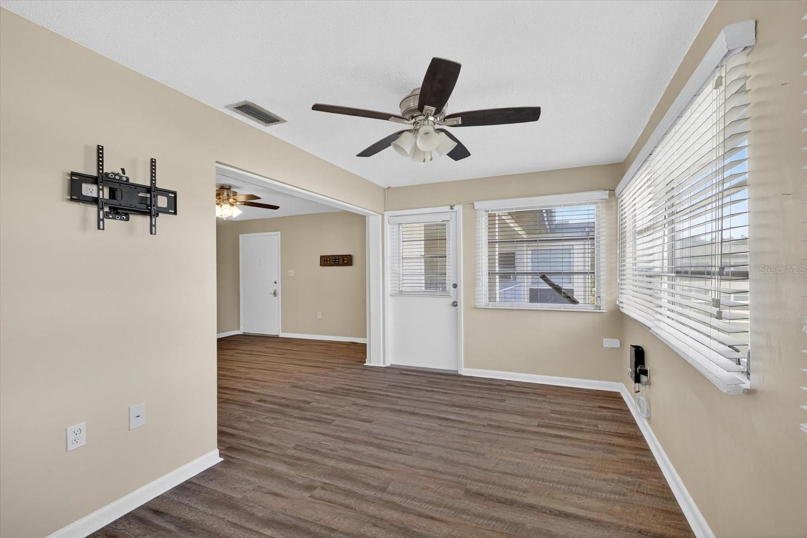 Image 18 of 55 For 5242 Opal Lane 208