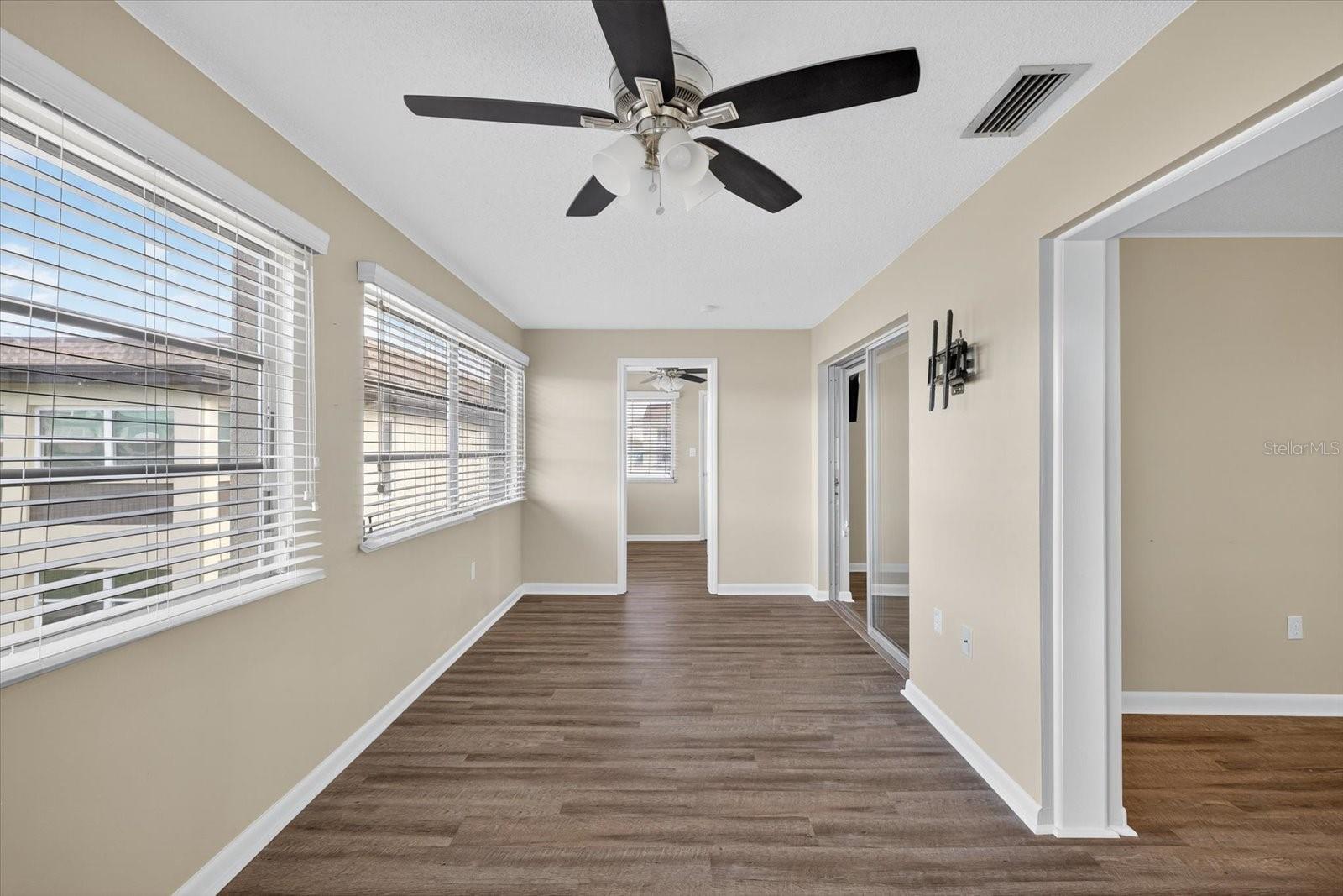 Image 19 of 55 For 5242 Opal Lane 208