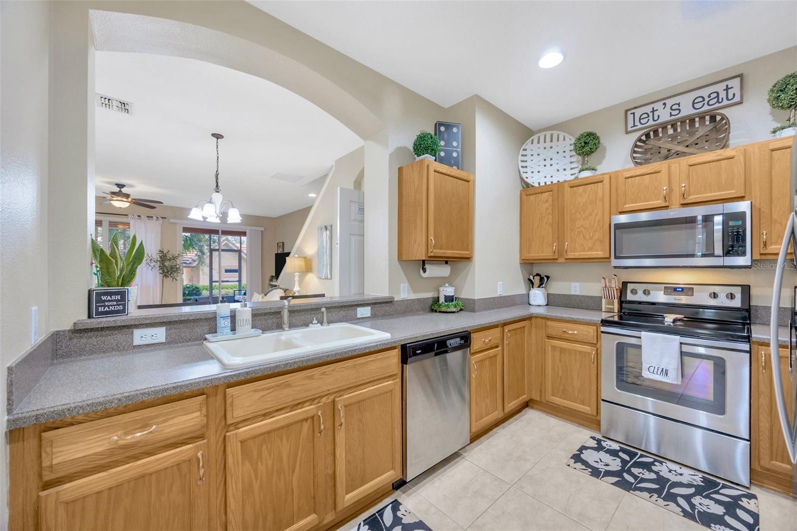 Image 4 of 56 For 1685 Spring Meadow Loop