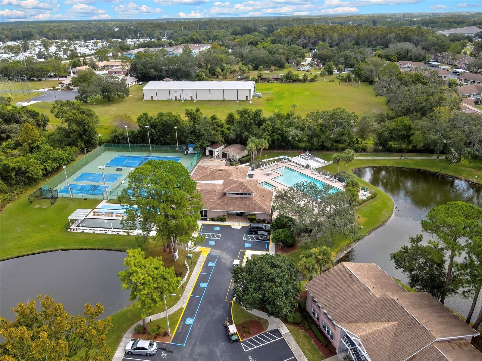 Image 26 of 47 For 4911 Sunnybrook Drive 11