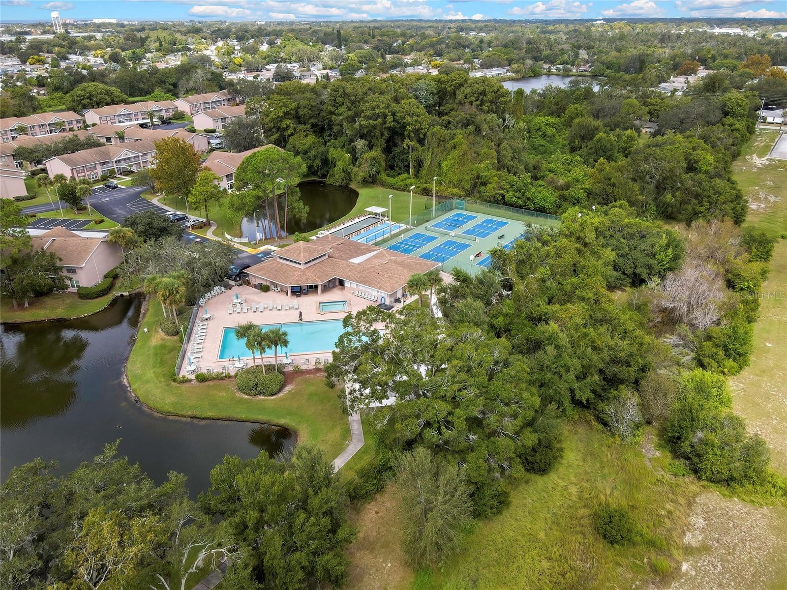 Image 32 of 47 For 4911 Sunnybrook Drive 11