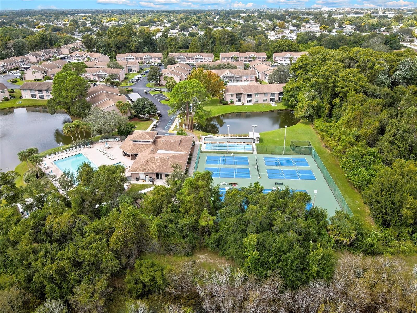 Image 33 of 47 For 4911 Sunnybrook Drive 11
