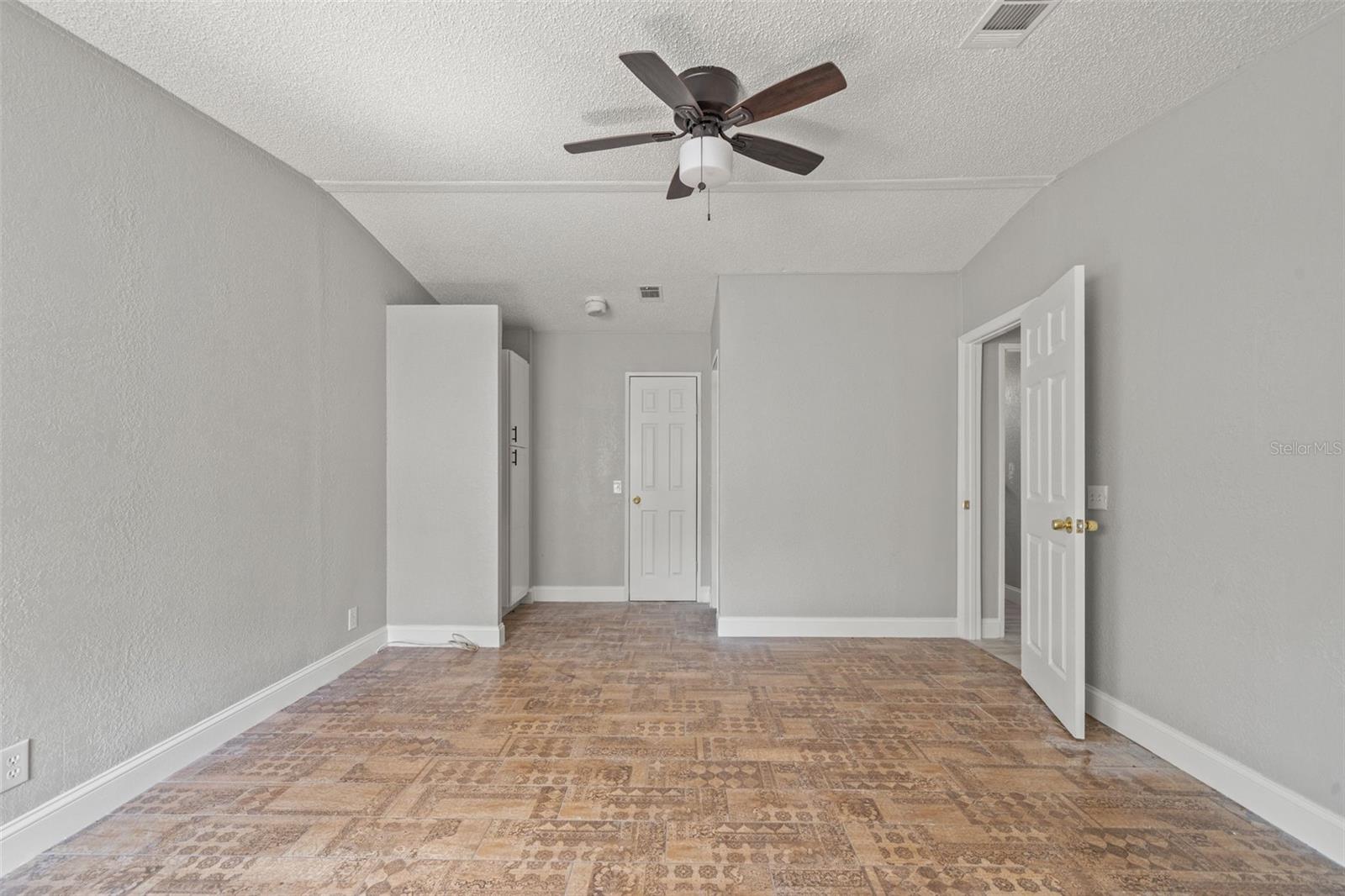 Image 22 of 45 For 9040 Grant Street