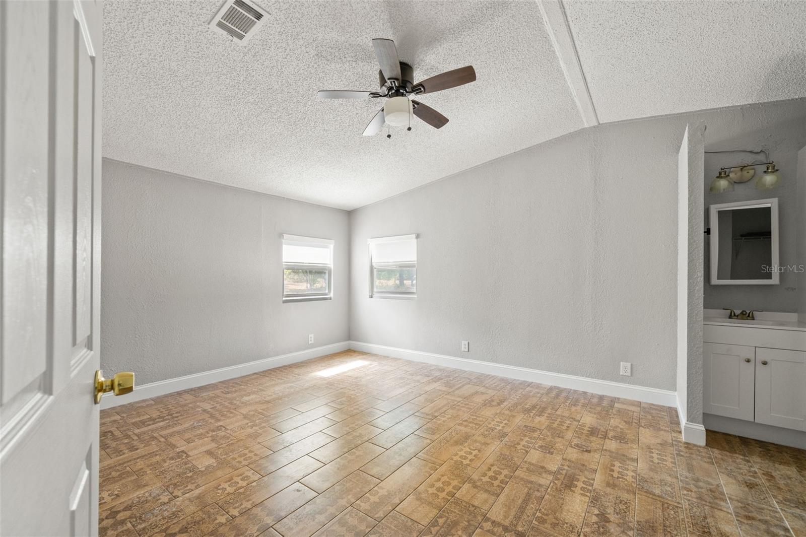 Image 23 of 45 For 9040 Grant Street