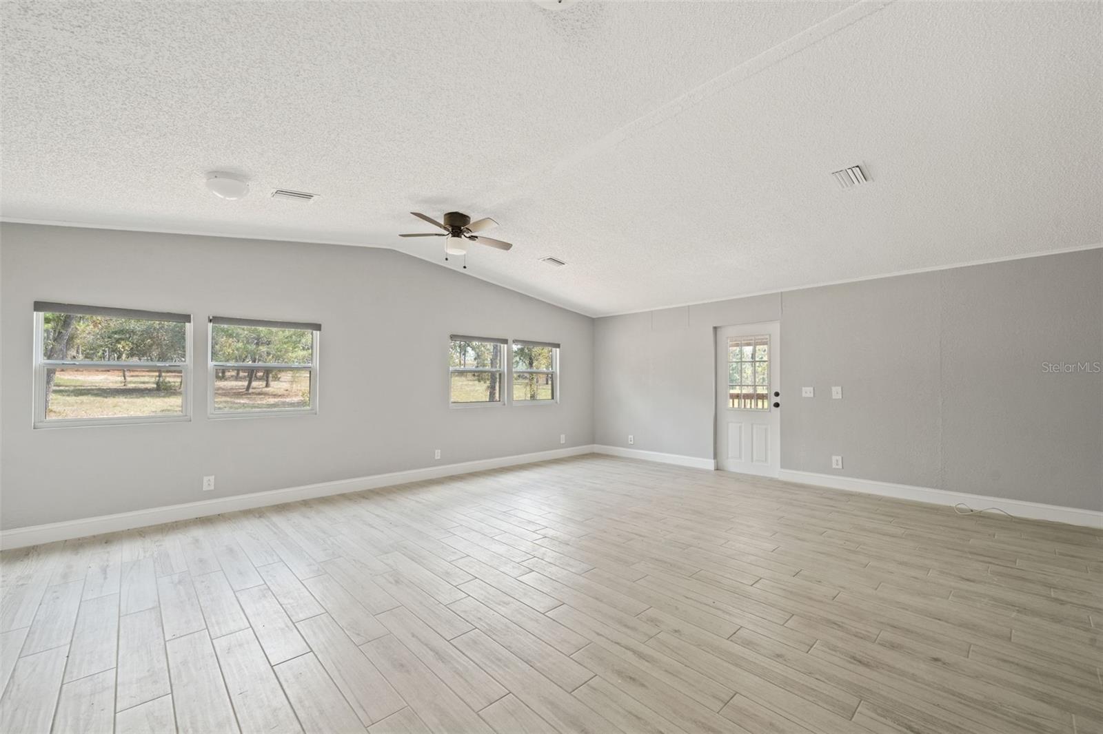 Image 4 of 45 For 9040 Grant Street