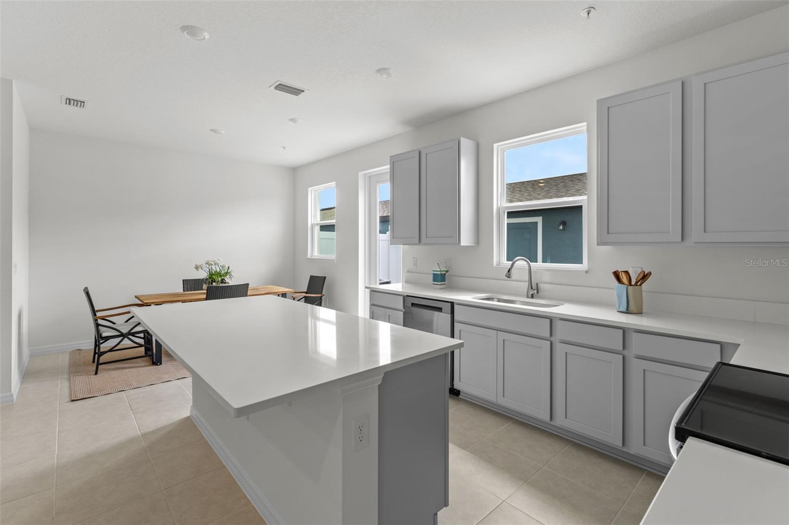 Image 10 of 27 For 624 Emerald Grove Drive