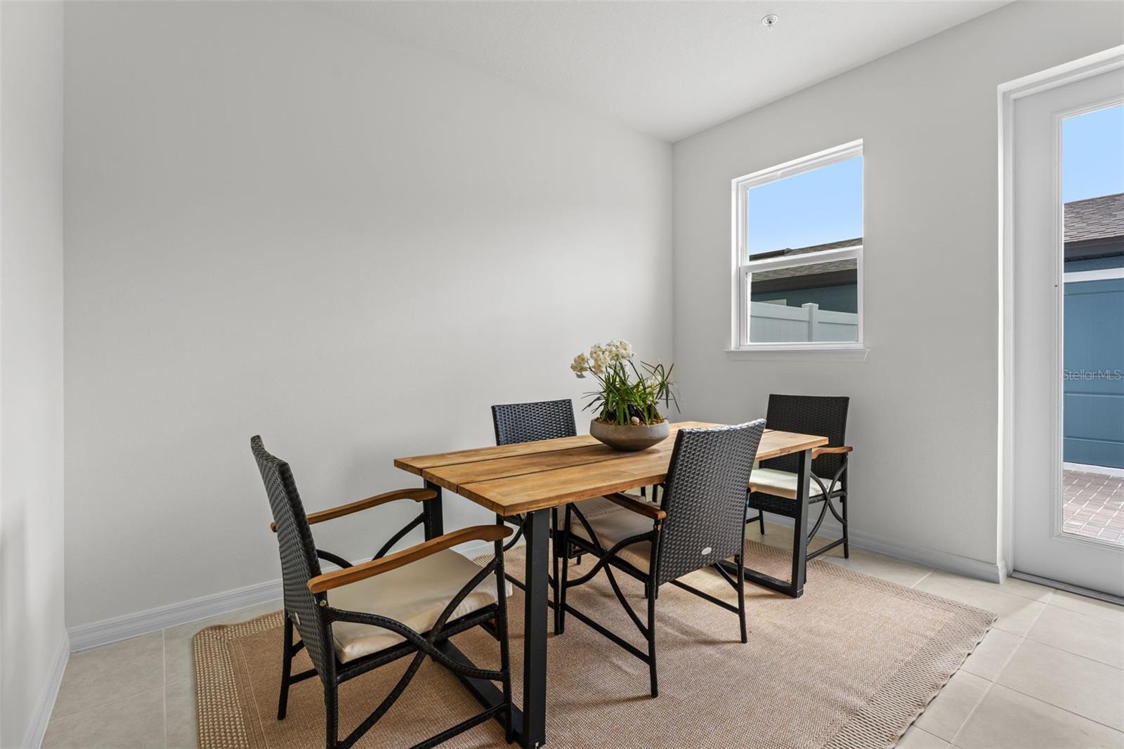 Image 11 of 27 For 624 Emerald Grove Drive