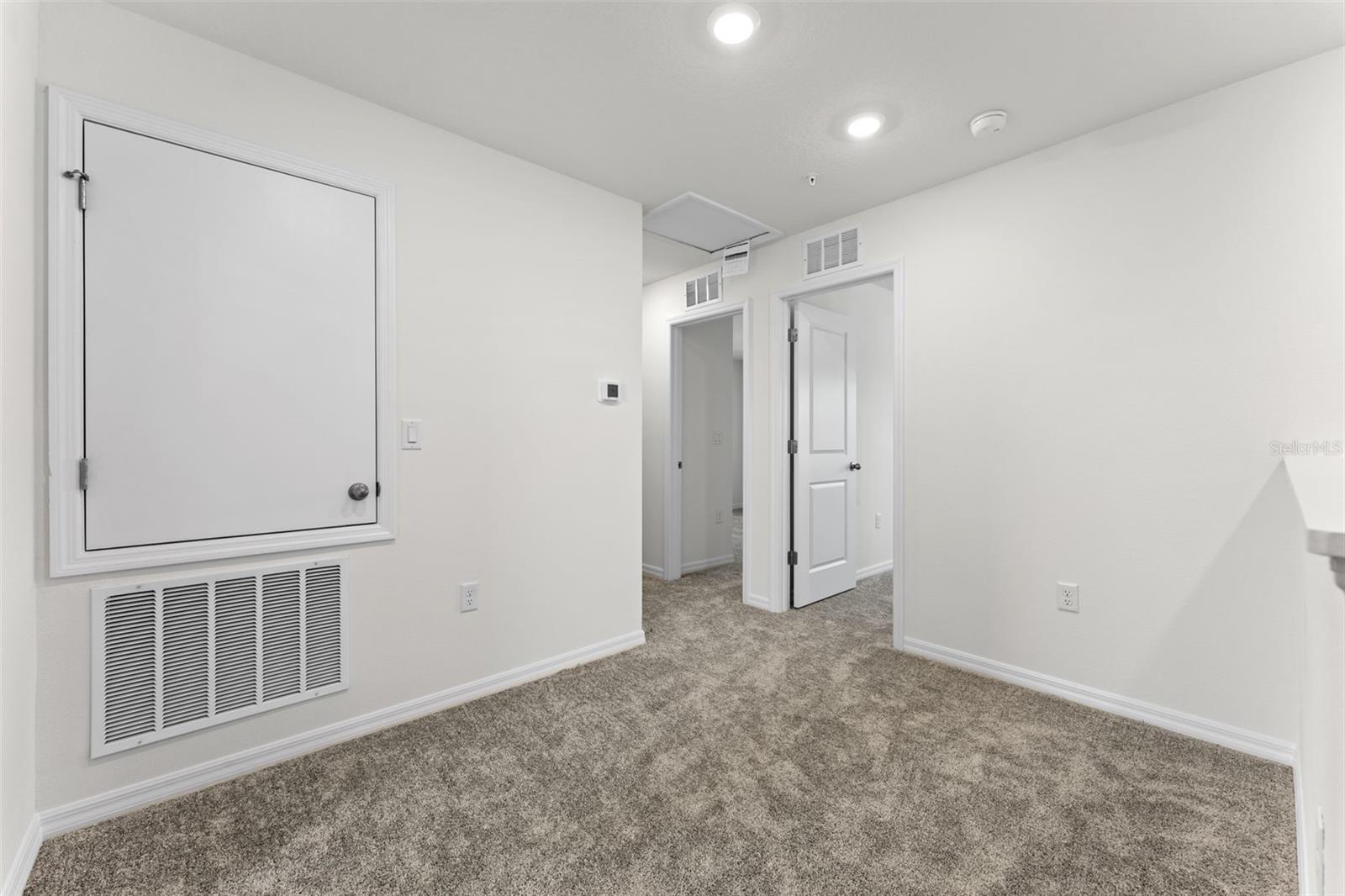 Image 15 of 27 For 624 Emerald Grove Drive