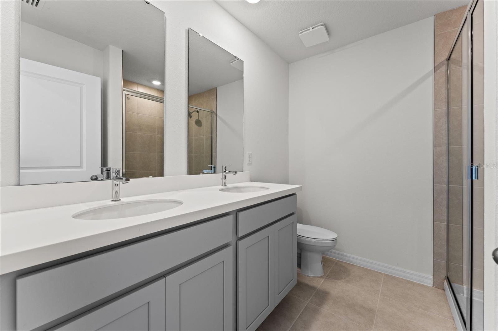 Image 17 of 27 For 624 Emerald Grove Drive