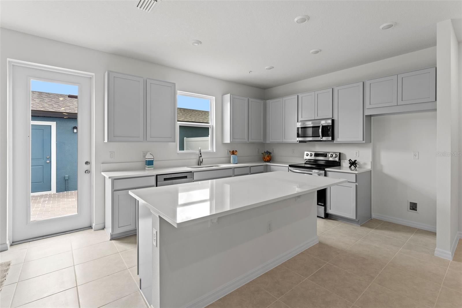 Image 8 of 27 For 624 Emerald Grove Drive