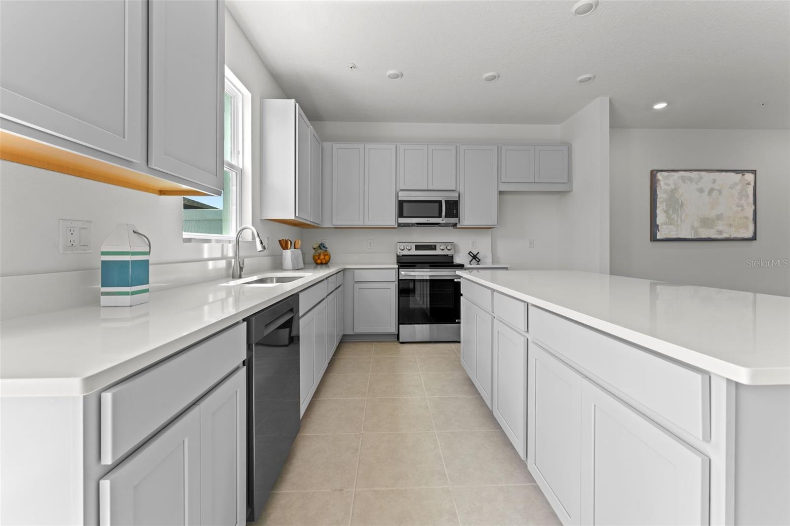 Image 9 of 27 For 624 Emerald Grove Drive