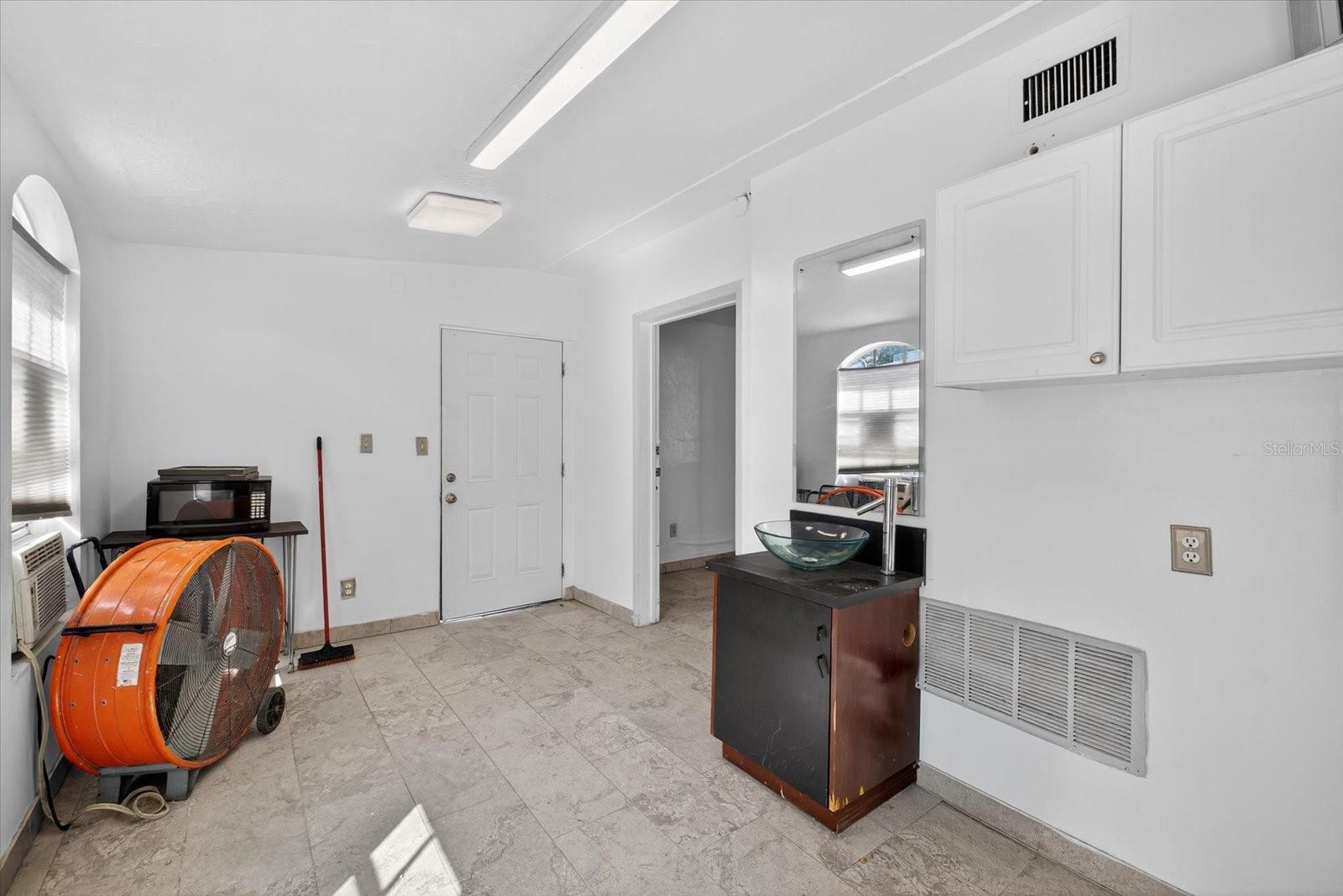 Image 18 of 25 For 1201 Pinellas Avenue