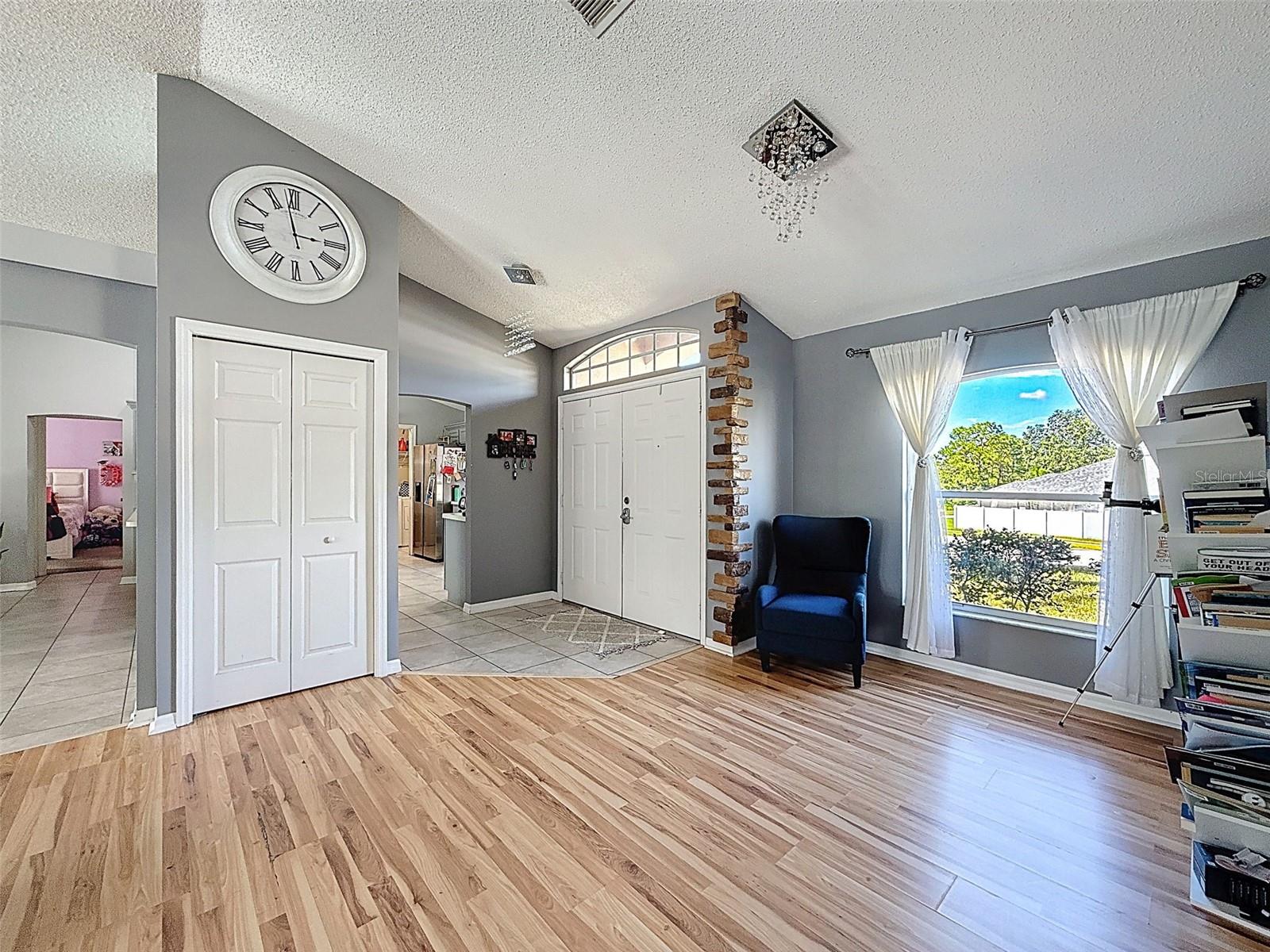 Listing photo id 12 for 12552 Corrine Avenue