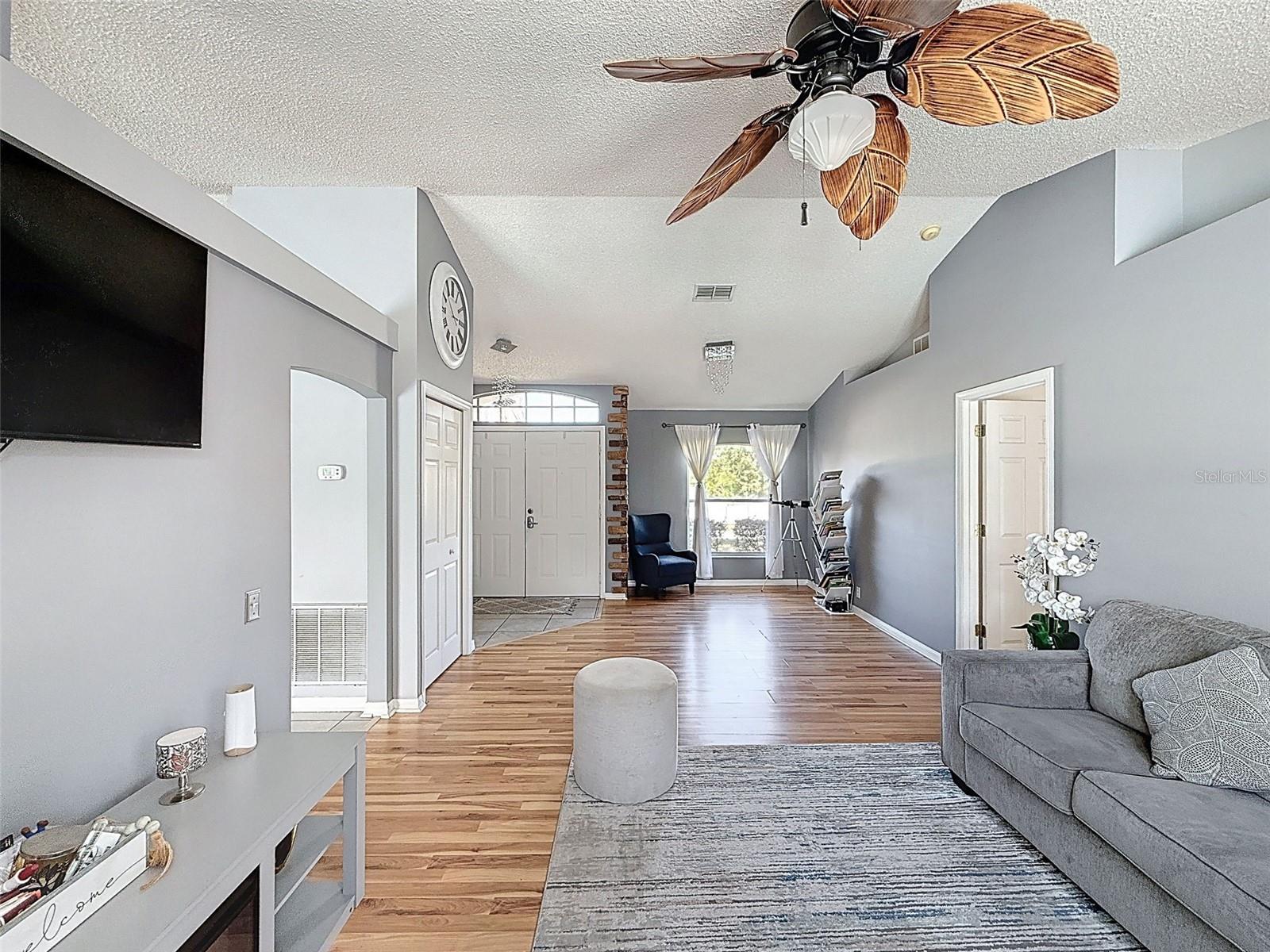 Listing photo id 14 for 12552 Corrine Avenue