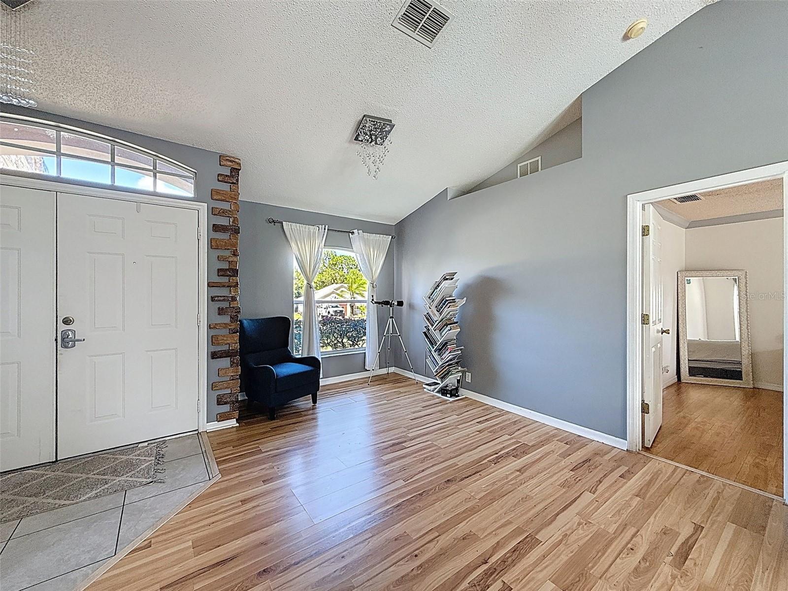 Listing photo id 15 for 12552 Corrine Avenue