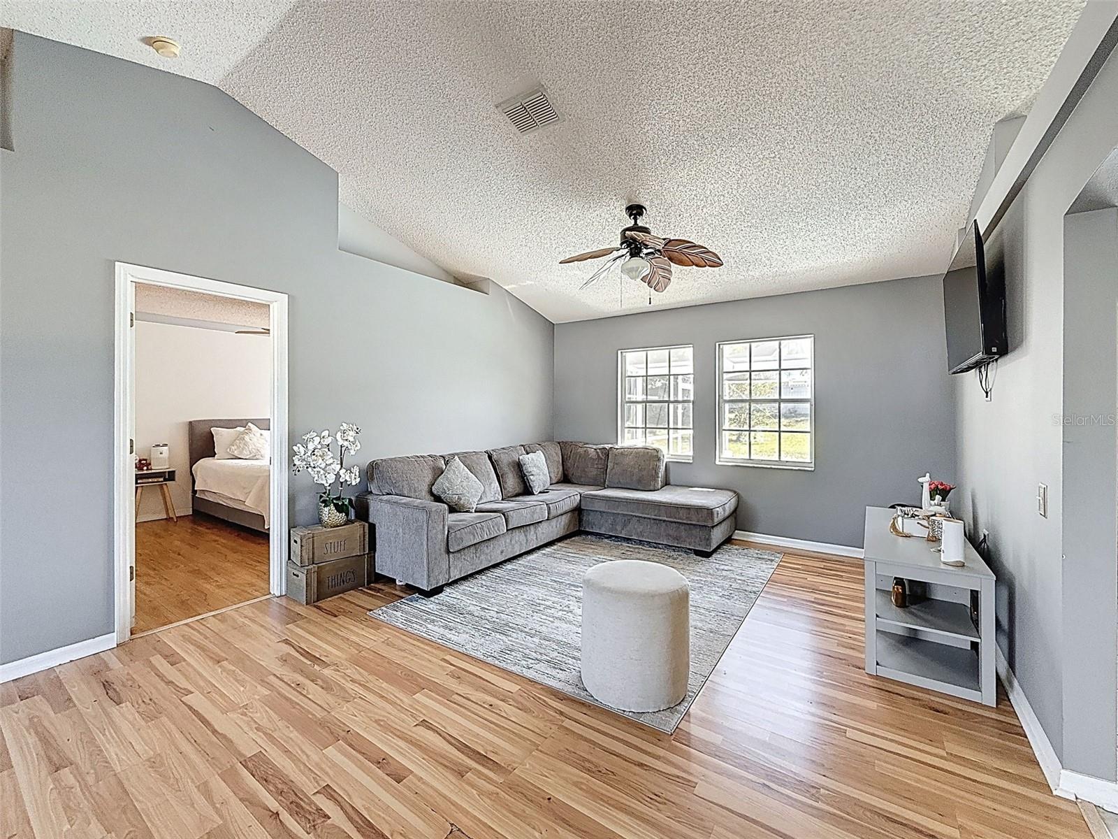 Listing photo id 17 for 12552 Corrine Avenue