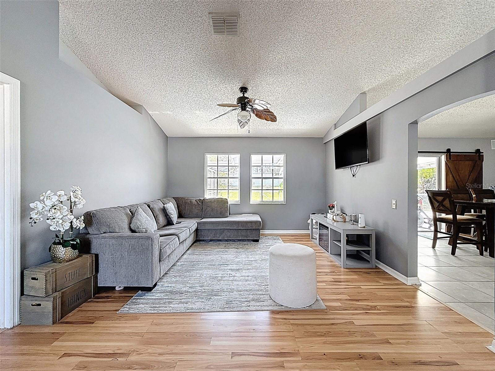 Listing photo id 19 for 12552 Corrine Avenue