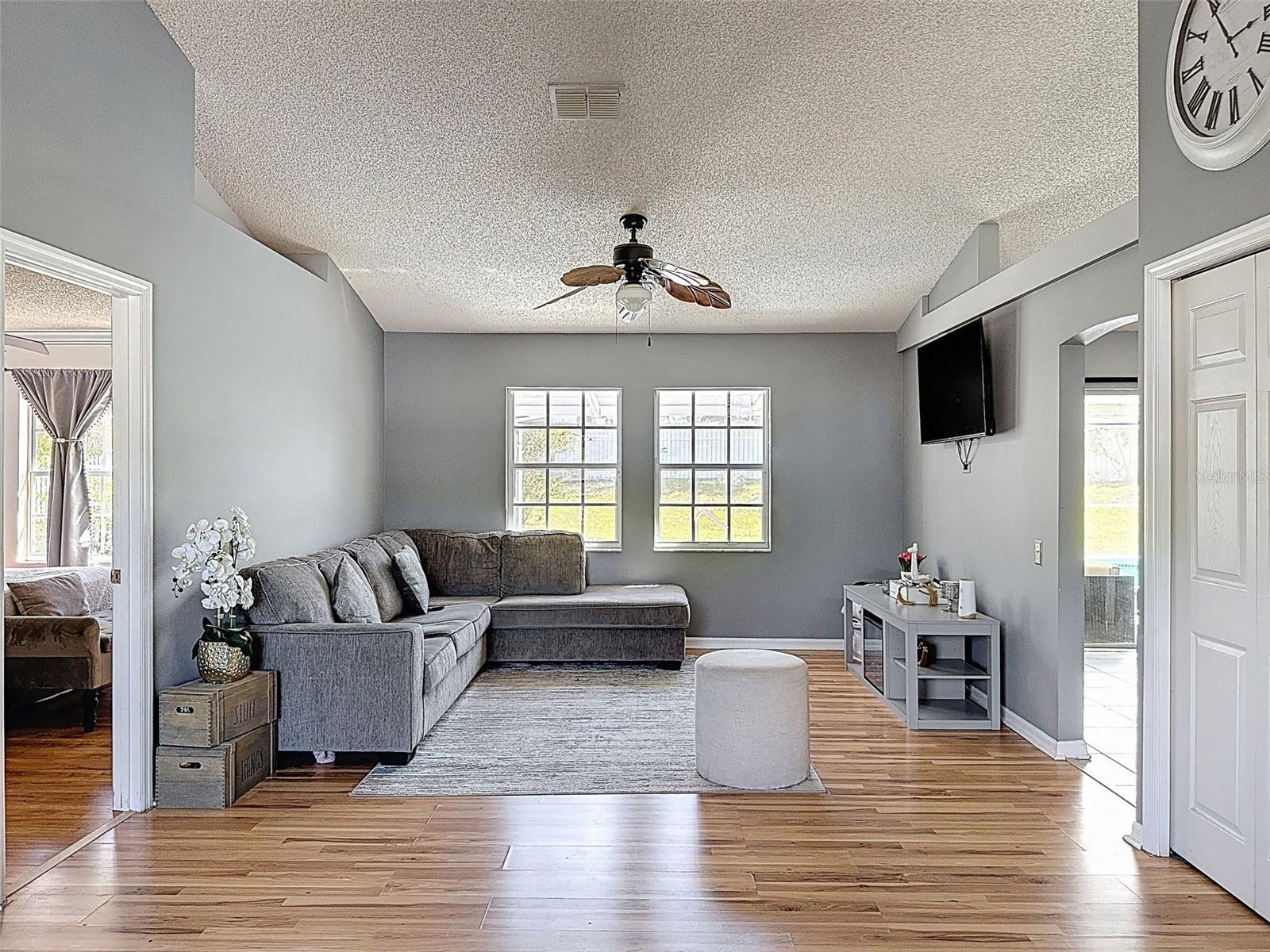 Listing photo id 20 for 12552 Corrine Avenue