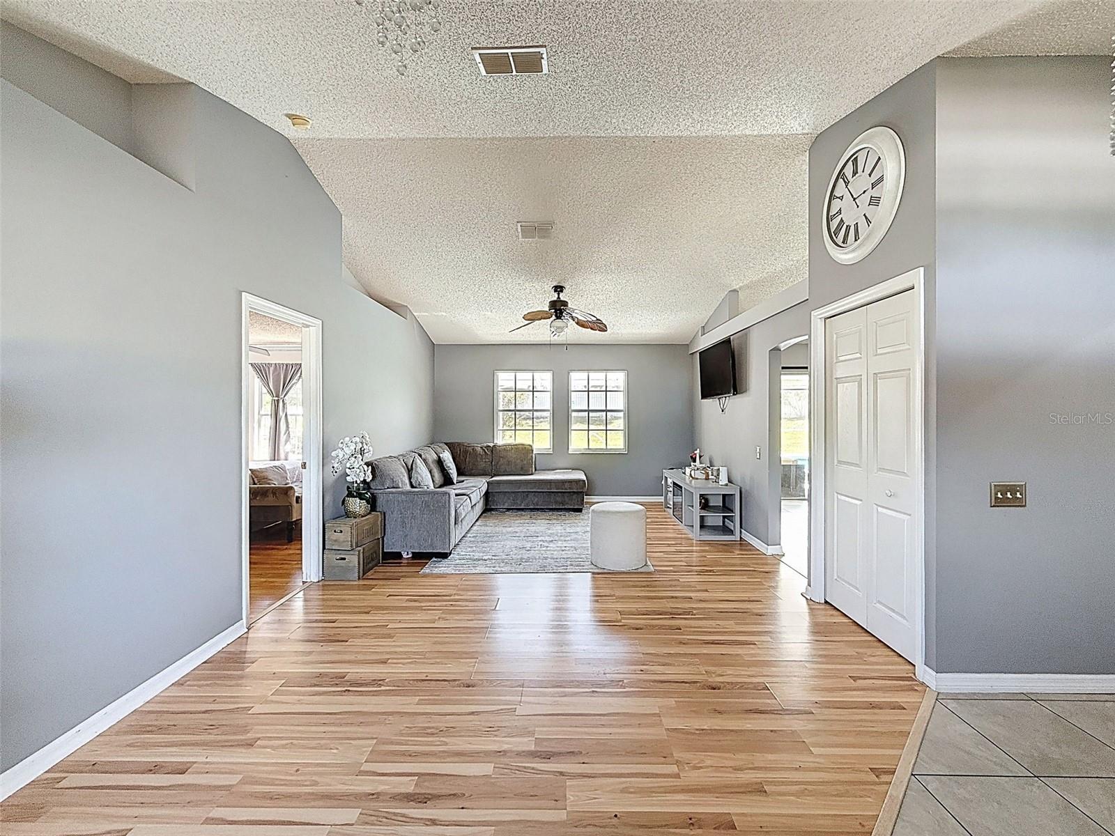 Listing photo id 21 for 12552 Corrine Avenue