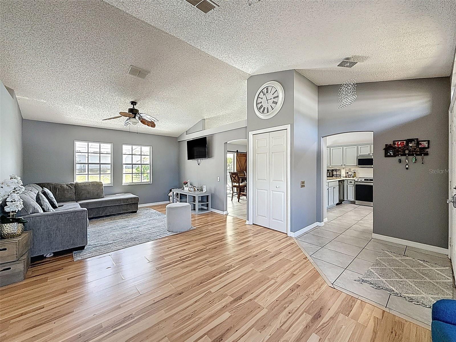 Listing photo id 22 for 12552 Corrine Avenue