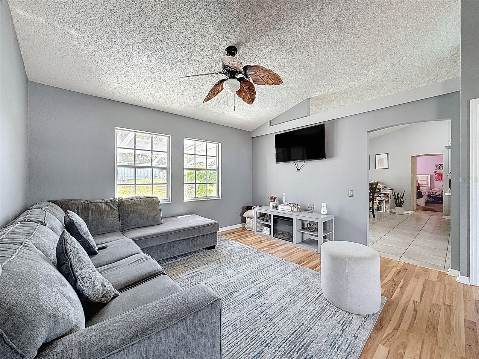 Listing photo id 23 for 12552 Corrine Avenue