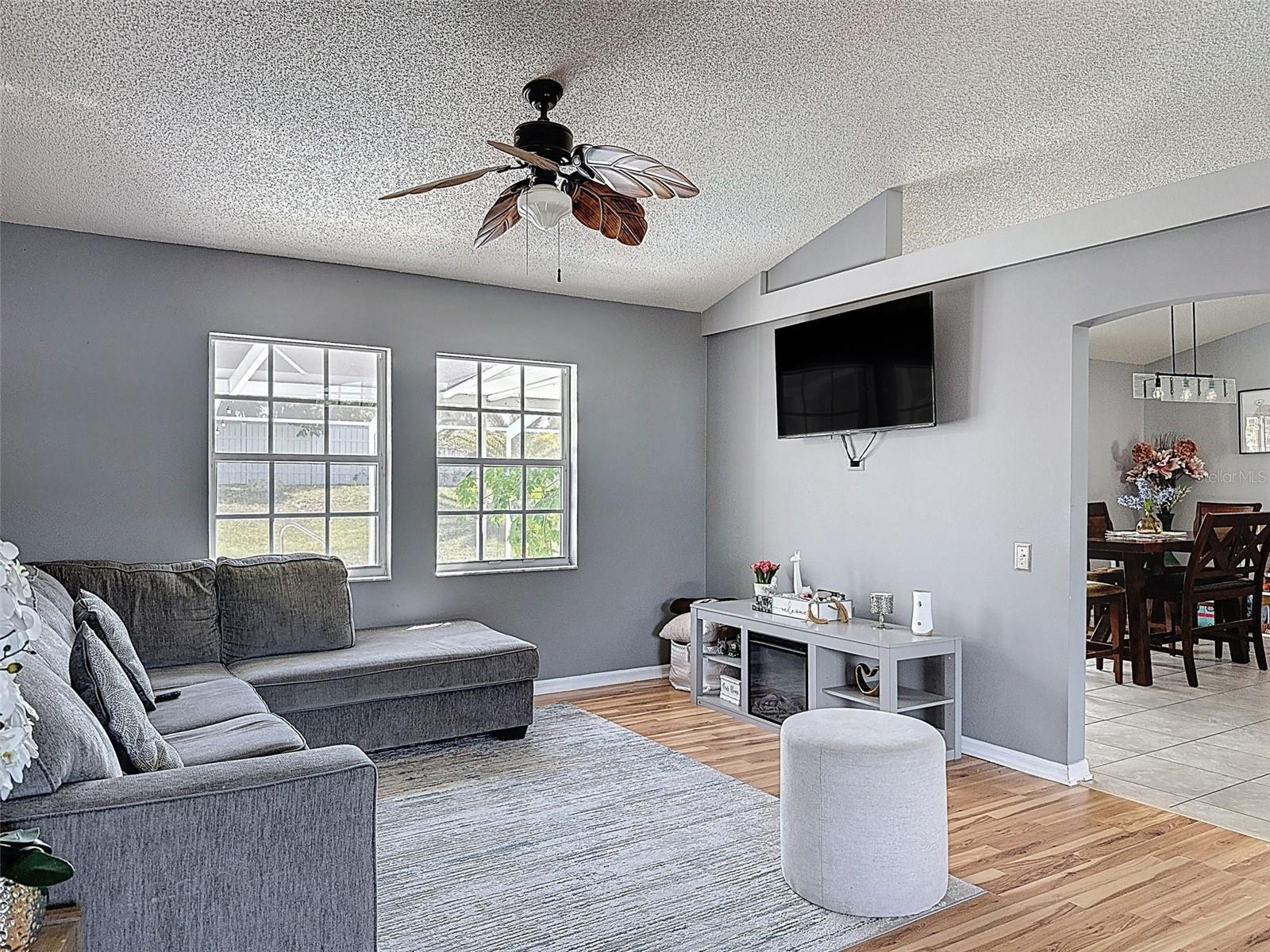 Listing photo id 24 for 12552 Corrine Avenue