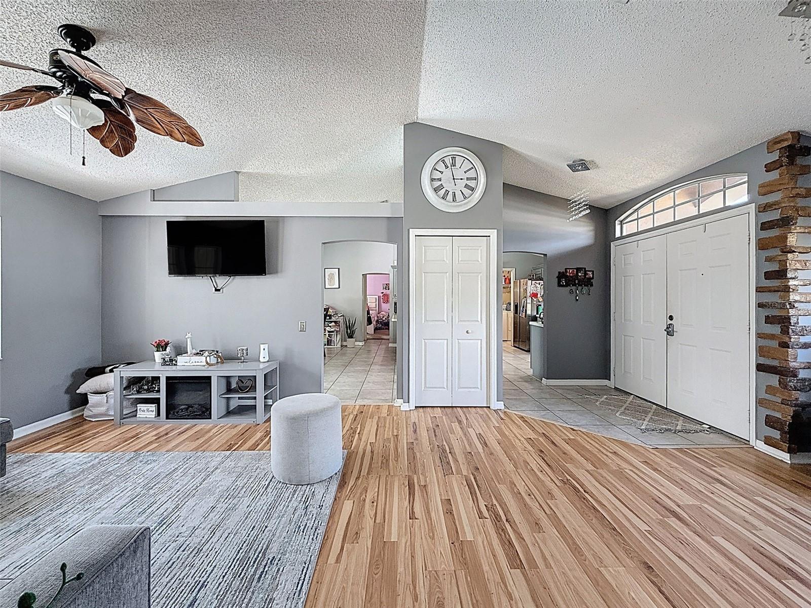 Listing photo id 25 for 12552 Corrine Avenue