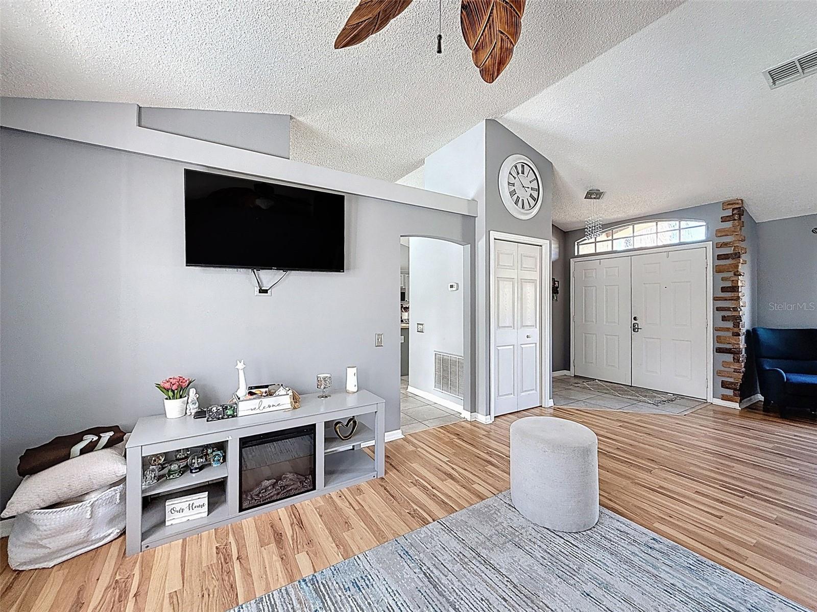 Listing photo id 26 for 12552 Corrine Avenue