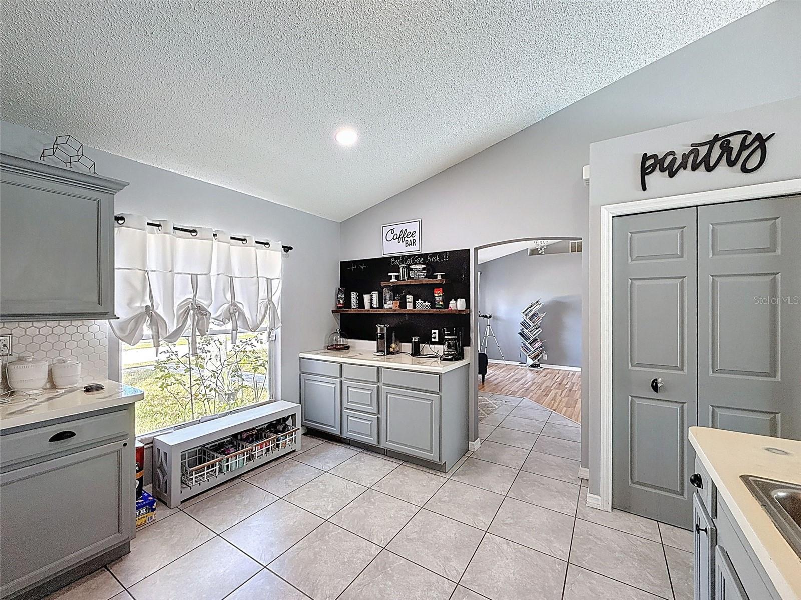 Listing photo id 28 for 12552 Corrine Avenue