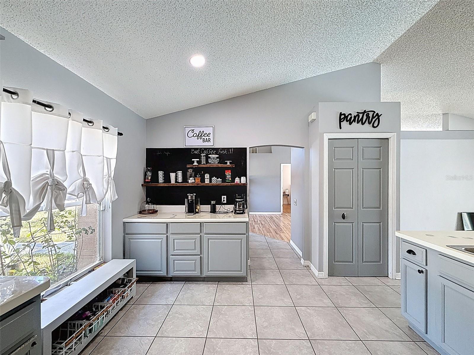 Listing photo id 29 for 12552 Corrine Avenue